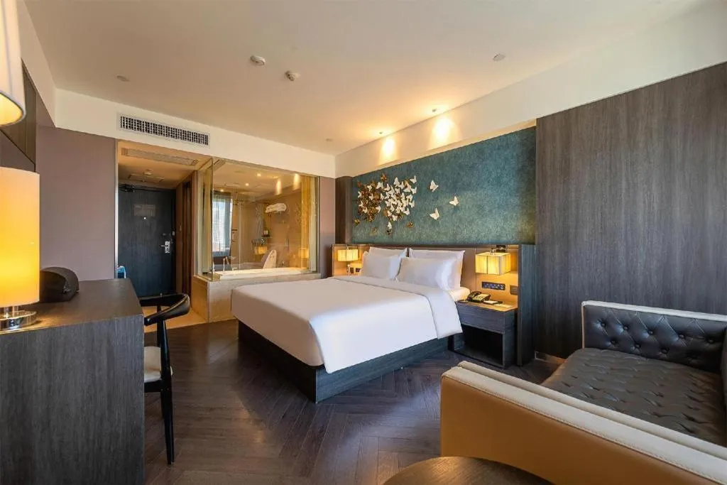 Bed in Guangzhou Crystal Orange Hotel