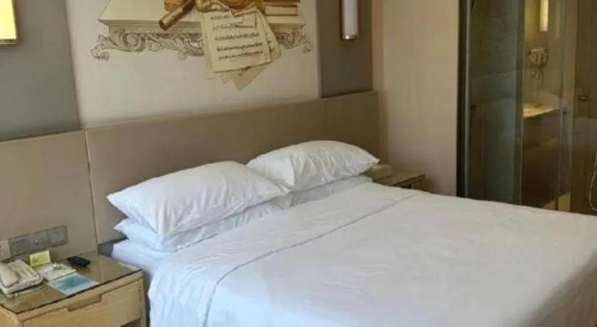 Bed in Vienna International Hotel Chengdu New International Conference and Exhibition Center Branch