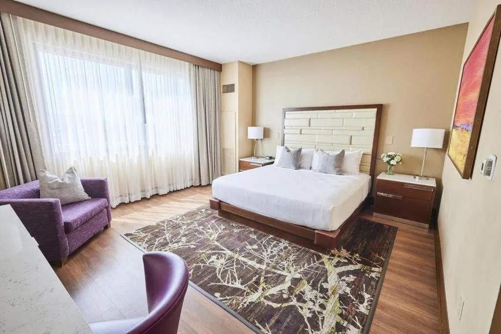 Bed in Vee Quiva Hotel & Casino