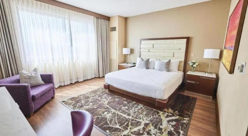 Bed in Vee Quiva Hotel & Casino