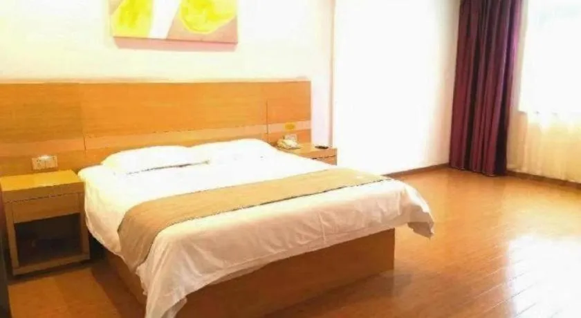 Bed in GreenTree Inn Shangrao Qianshan hekou old town Xinjiang longting shell hotel