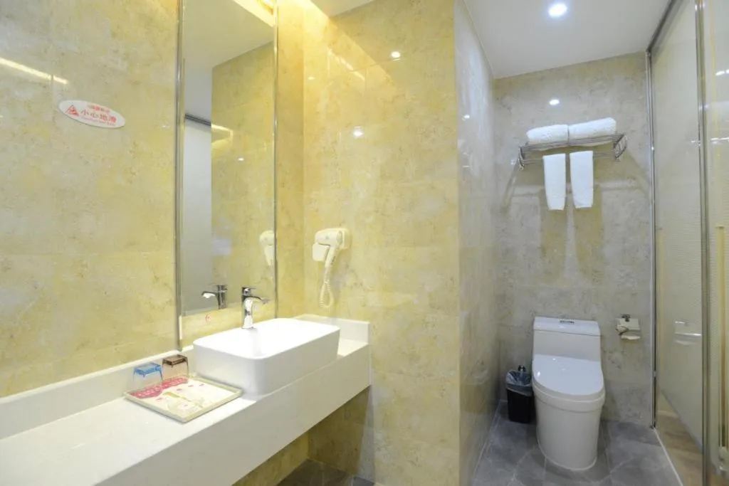 Crystal Love There Hotel