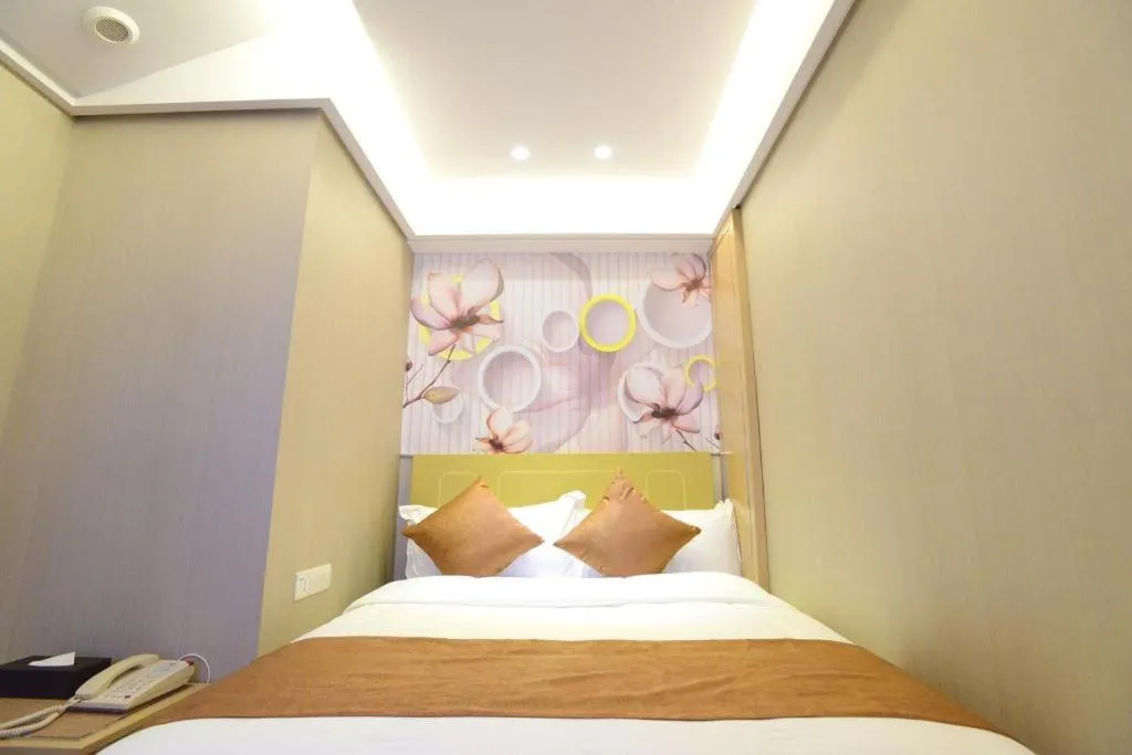 Bed in Crystal Love There Hotel