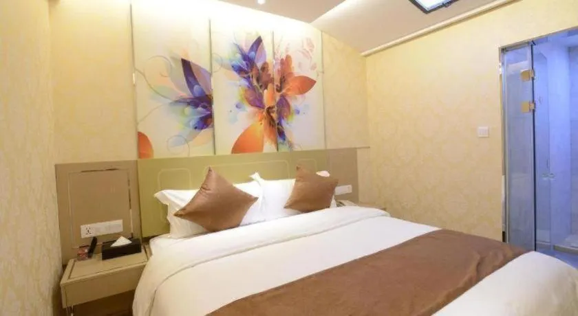 Bed in Crystal Love There Hotel