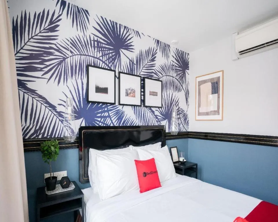 Bed in RedDoorz Hotel near Marine Parade Central