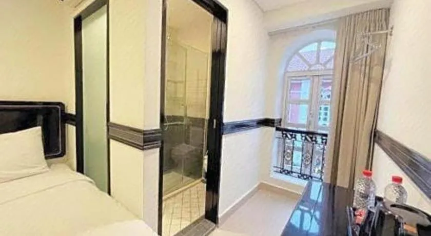 Bed in RedDoorz Hotel near Marine Parade Central