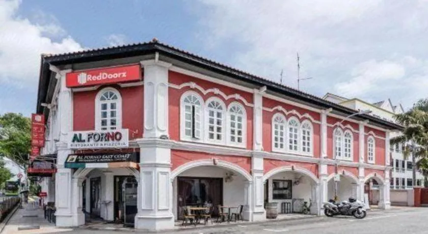 RedDoorz Hotel near Marine Parade Central