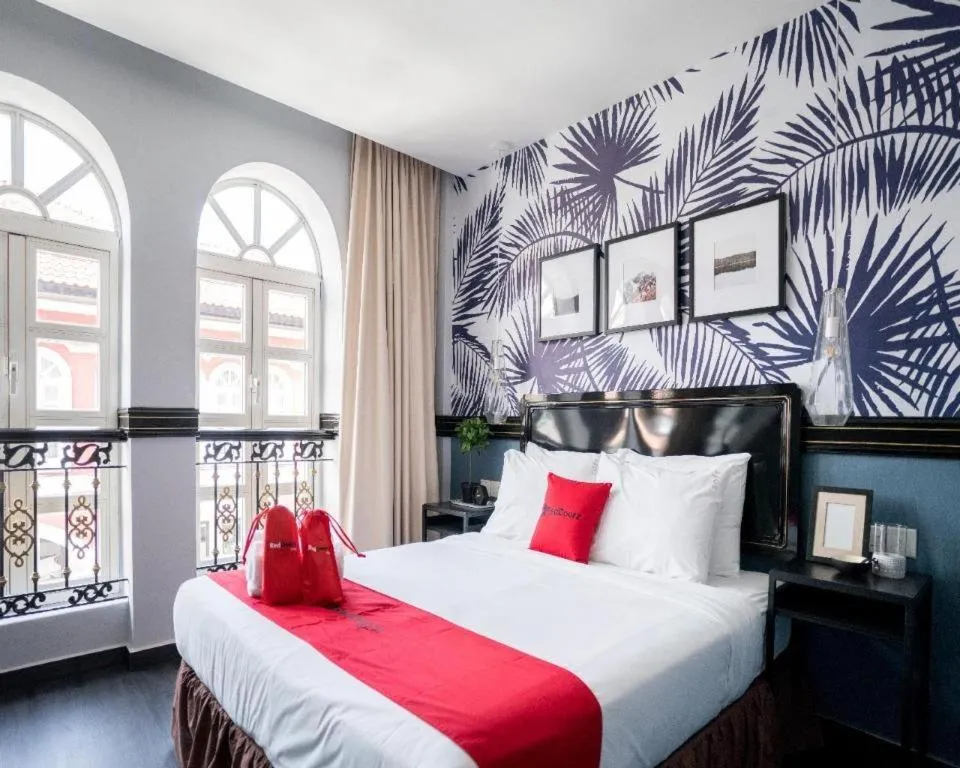 Bed in RedDoorz Hotel near Marine Parade Central