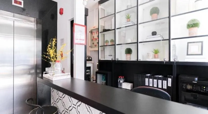 RedDoorz Hotel near Marine Parade Central