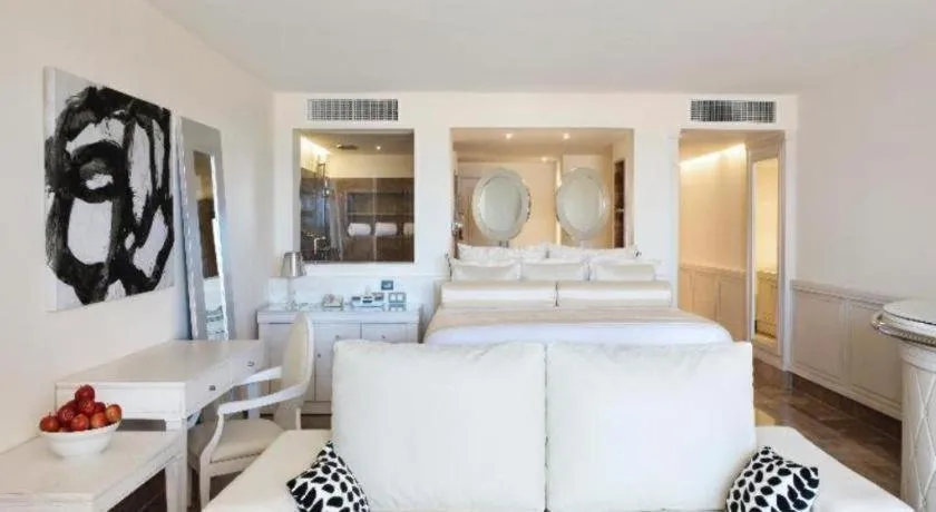 Bed in BELOVED PLAYA MUJERES - ALL INCLUSIVE- ADULTS ONLY