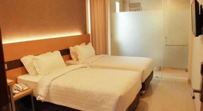 Bed in Sumi Hotel Surabaya
