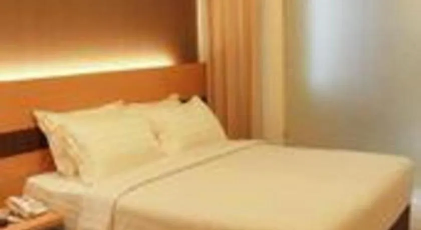 Bed in Sumi Hotel Surabaya