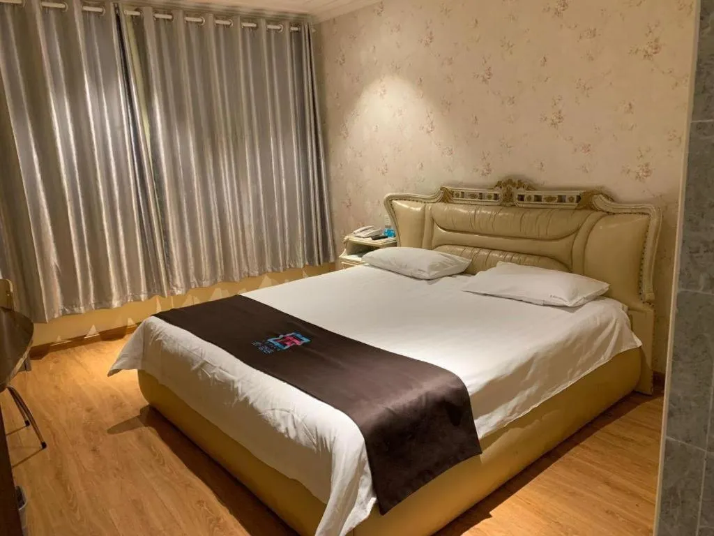 Bed in Pai Hotel Tianjin Binguan Metro Station Municipal Government