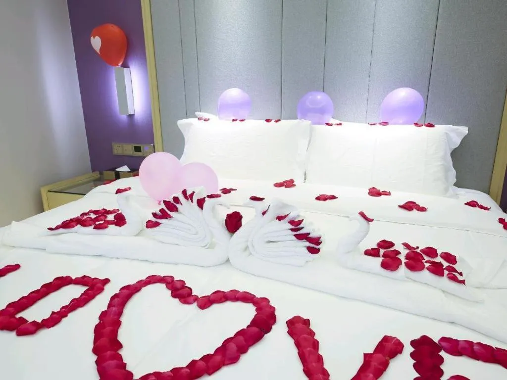 Bed in Lavande Hotel Beijing Olympic Village bird nest