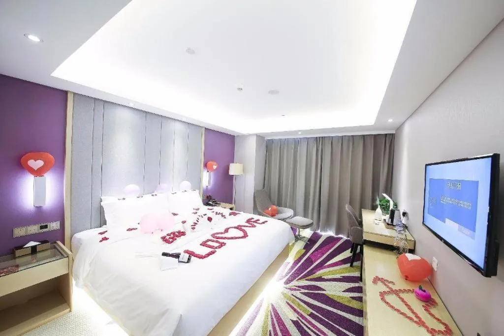 Bed in Lavande Hotel Beijing Olympic Village bird nest