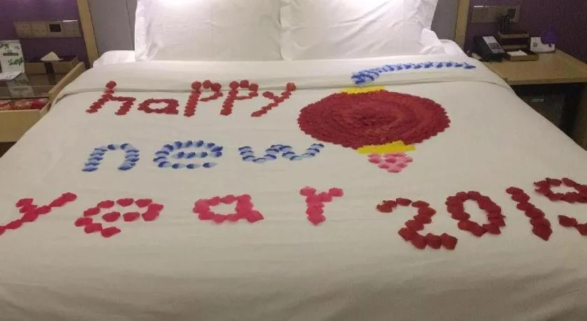 Bed in Lavande Hotel Beijing Olympic Village bird nest