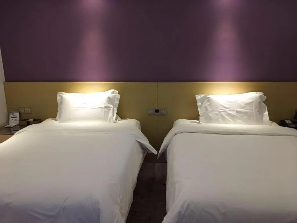 Bed in Lavande Hotel Beijing Olympic Village bird nest