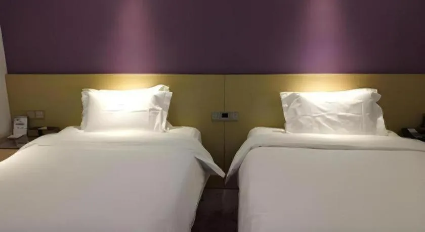 Bed in Lavande Hotel Beijing Olympic Village bird nest