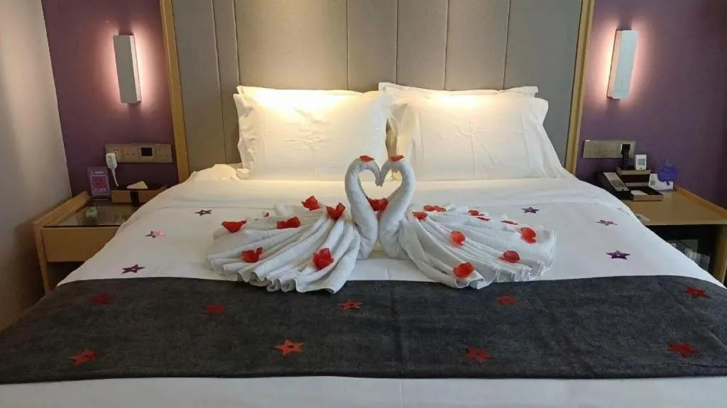 Bed in Lavande Hotel Beijing Olympic Village bird nest