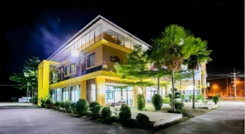 C2U Hotel Uthai Thani