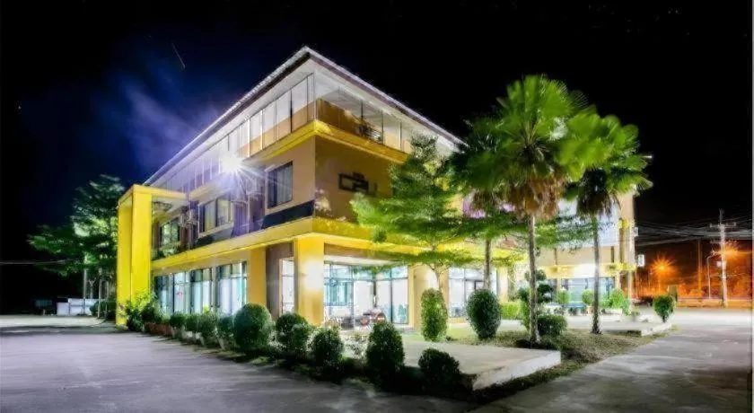 C2U Hotel Uthai Thani