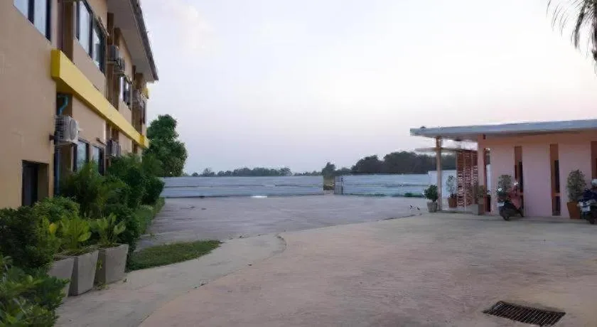 C2U Hotel Uthai Thani