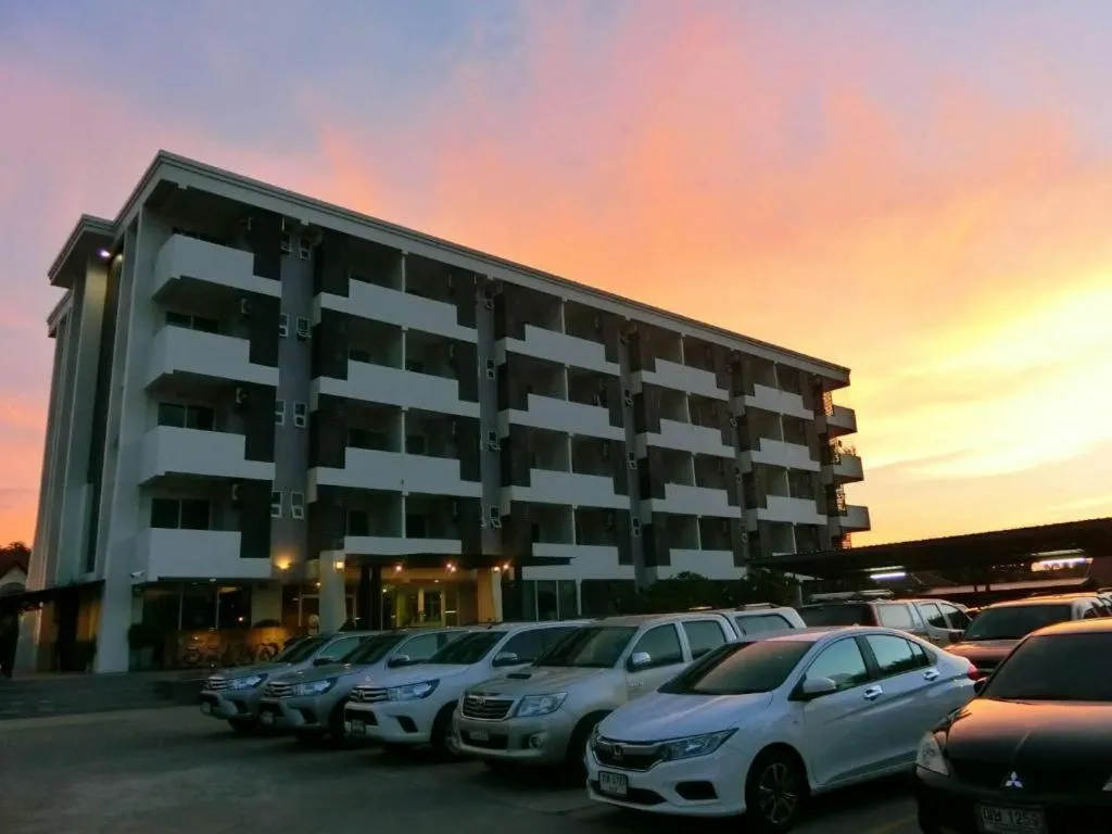 Home Place Lopburi Hotel