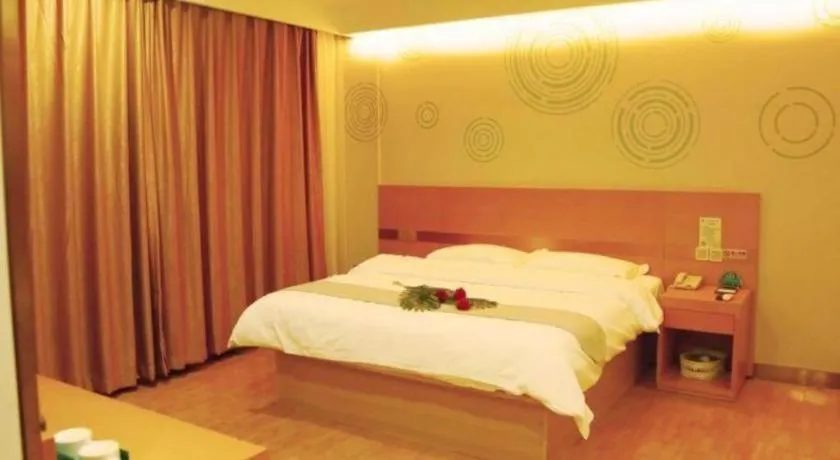 Bed in GreenTree Inn Beijing Magezhuang Metro Station Express Hotel