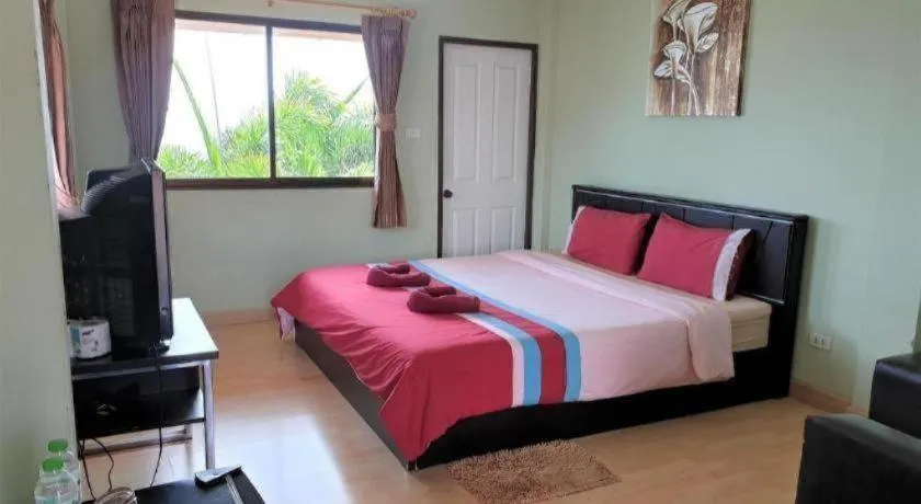 Bed in Sea beach Koh Larn 2 Hotel