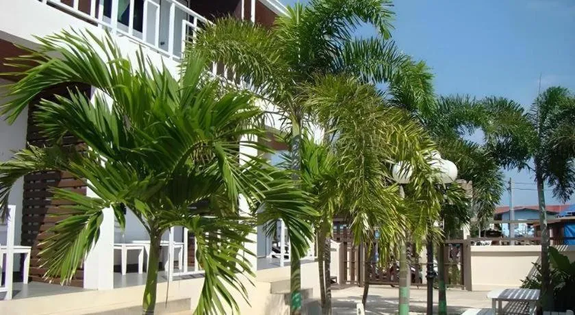 Sea beach Koh Larn 2 Hotel