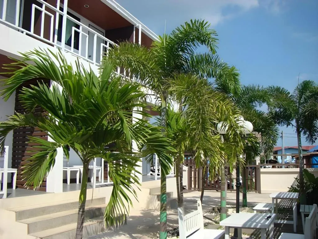 Sea beach Koh Larn 2 Hotel