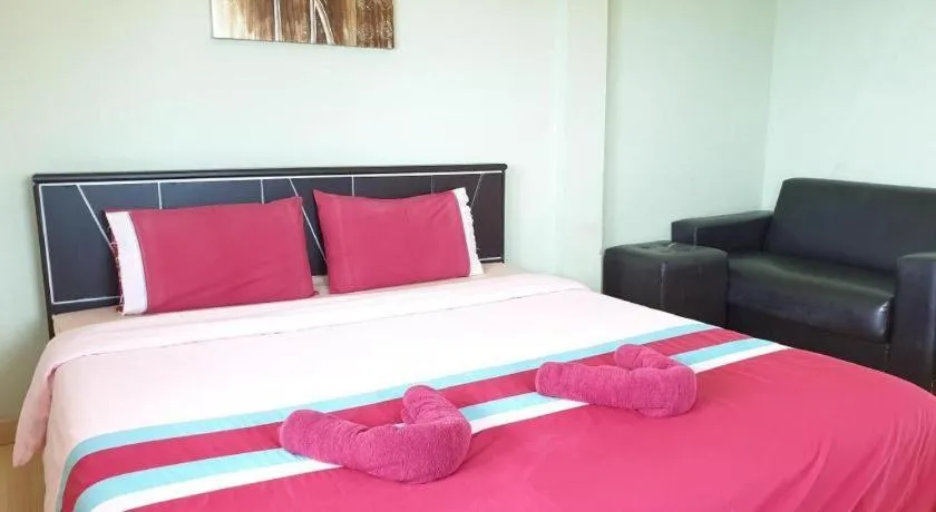 Bed in Sea beach Koh Larn 2 Hotel