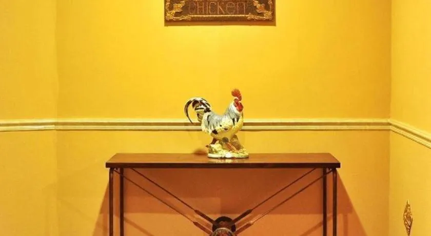 LINCOLN CARNIVAL HOTEL