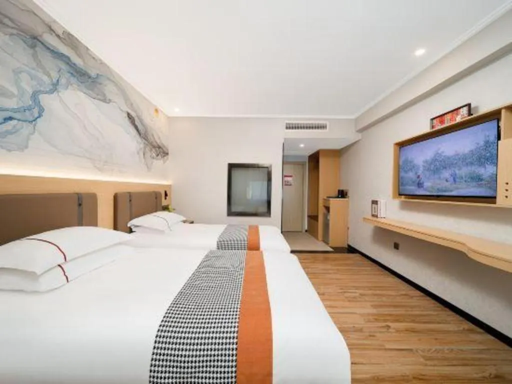 Bed in JIAN AI XI YUE HOTEL