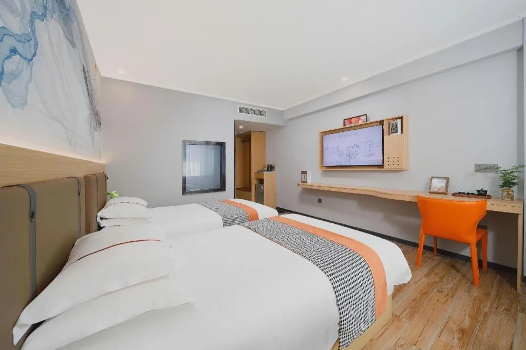 Bed in JIAN AI XI YUE HOTEL