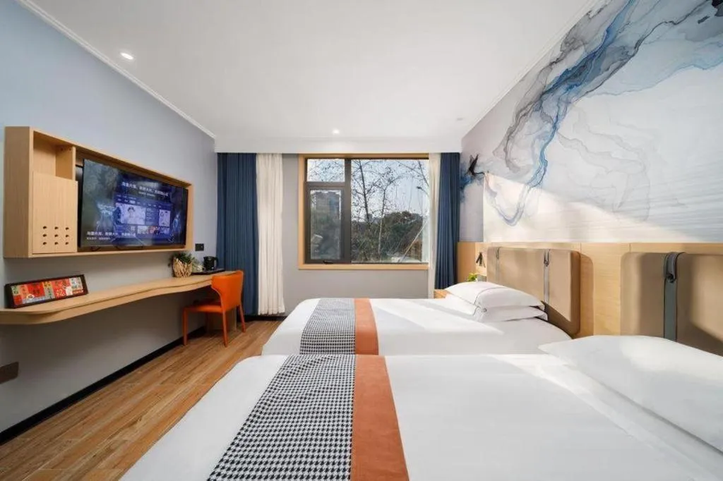 Bed in JIAN AI XI YUE HOTEL