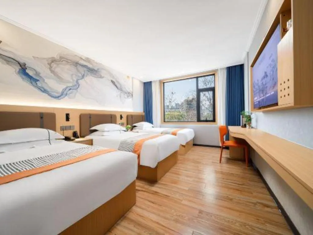 Bed in JIAN AI XI YUE HOTEL