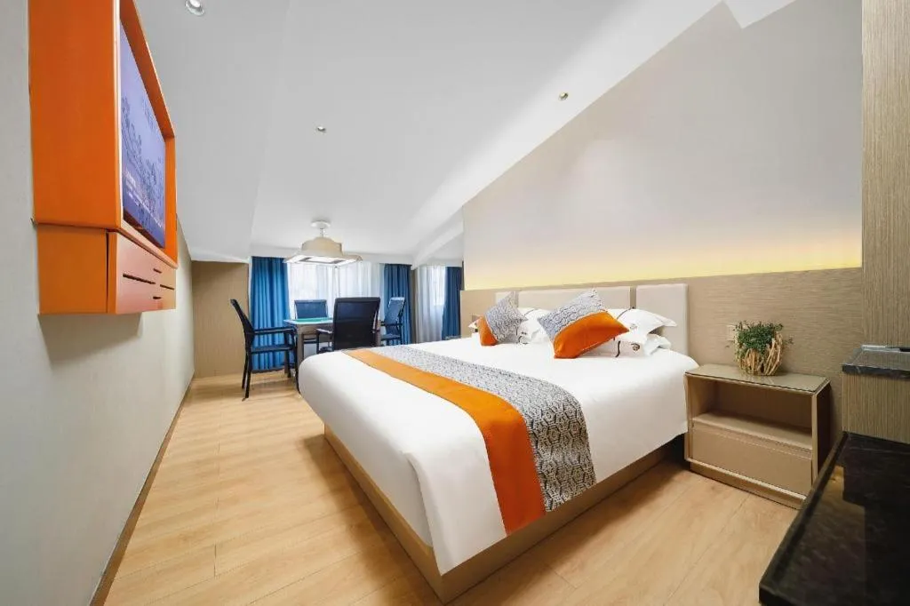 Bed in JIAN AI XI YUE HOTEL