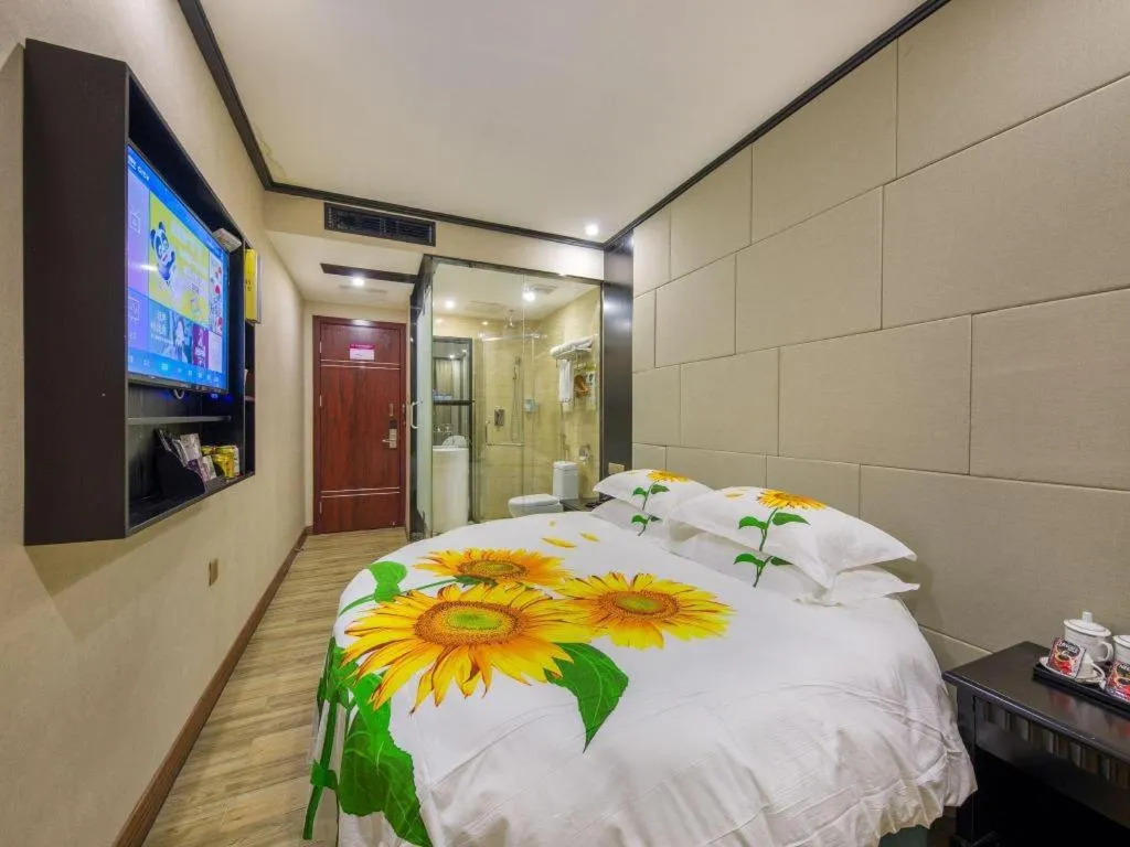 Bed in JIAN AI XI YUE HOTEL