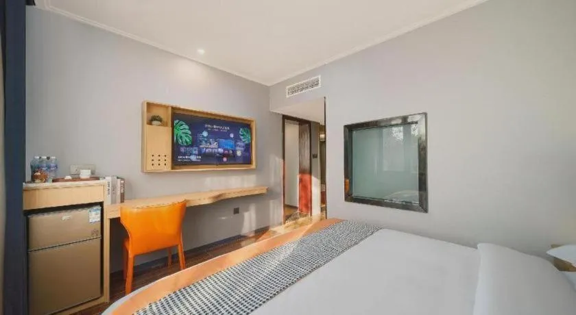 Bed in JIAN AI XI YUE HOTEL