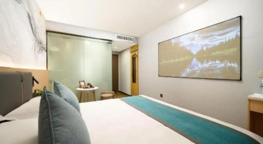 Bed in JIAN AI XI YUE HOTEL