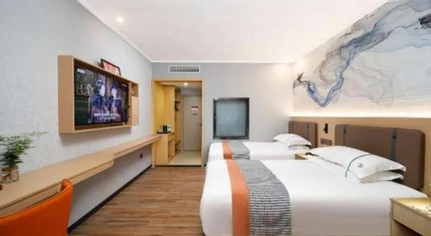 Bed in JIAN AI XI YUE HOTEL