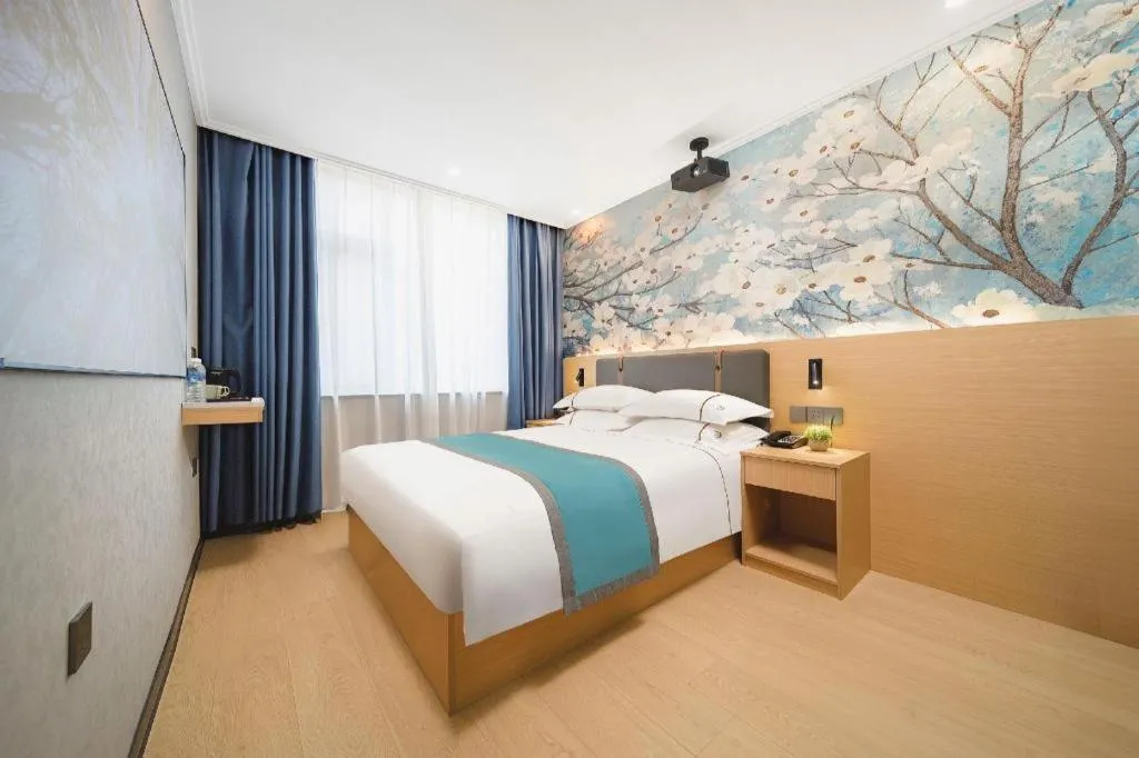 Bed in JIAN AI XI YUE HOTEL