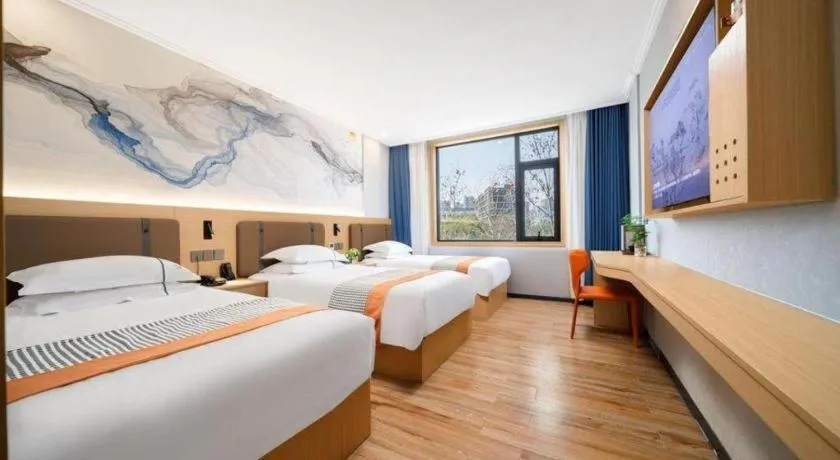 Bed in JIAN AI XI YUE HOTEL