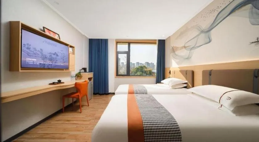 Bed in JIAN AI XI YUE HOTEL