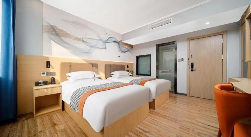 Bed in JIAN AI XI YUE HOTEL