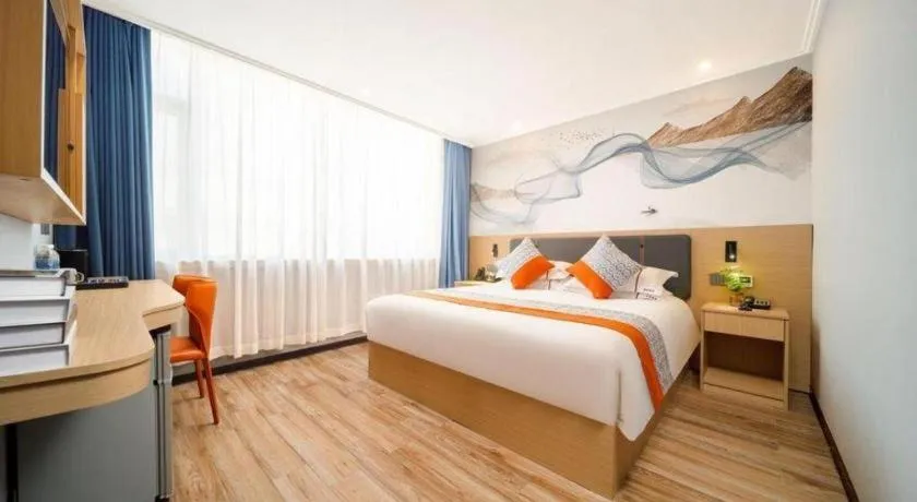 Bed in JIAN AI XI YUE HOTEL