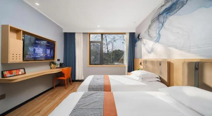 Bed in JIAN AI XI YUE HOTEL