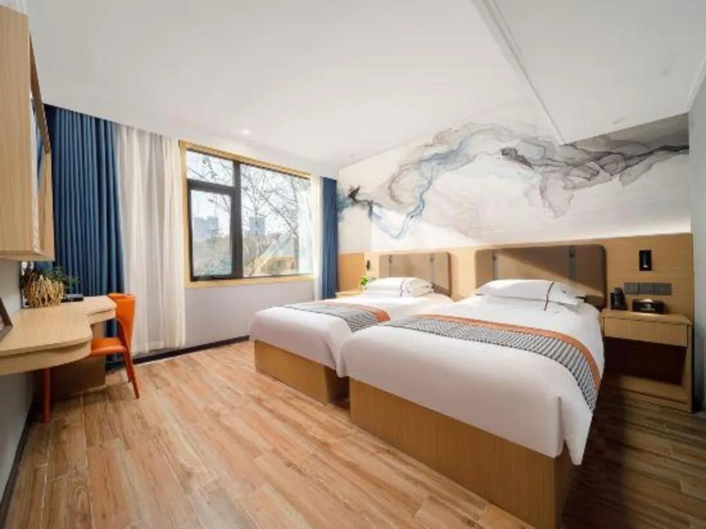 Bed in JIAN AI XI YUE HOTEL