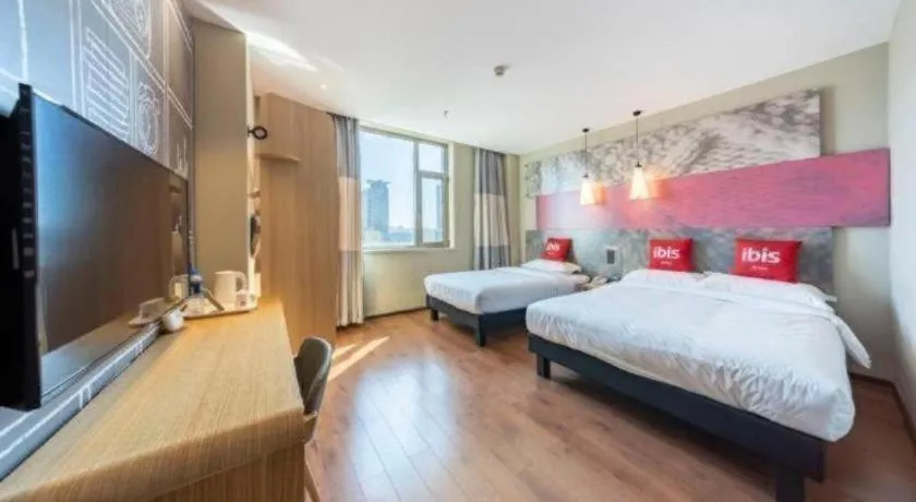 Bed in Ibis Xinzhou Qiyi RD